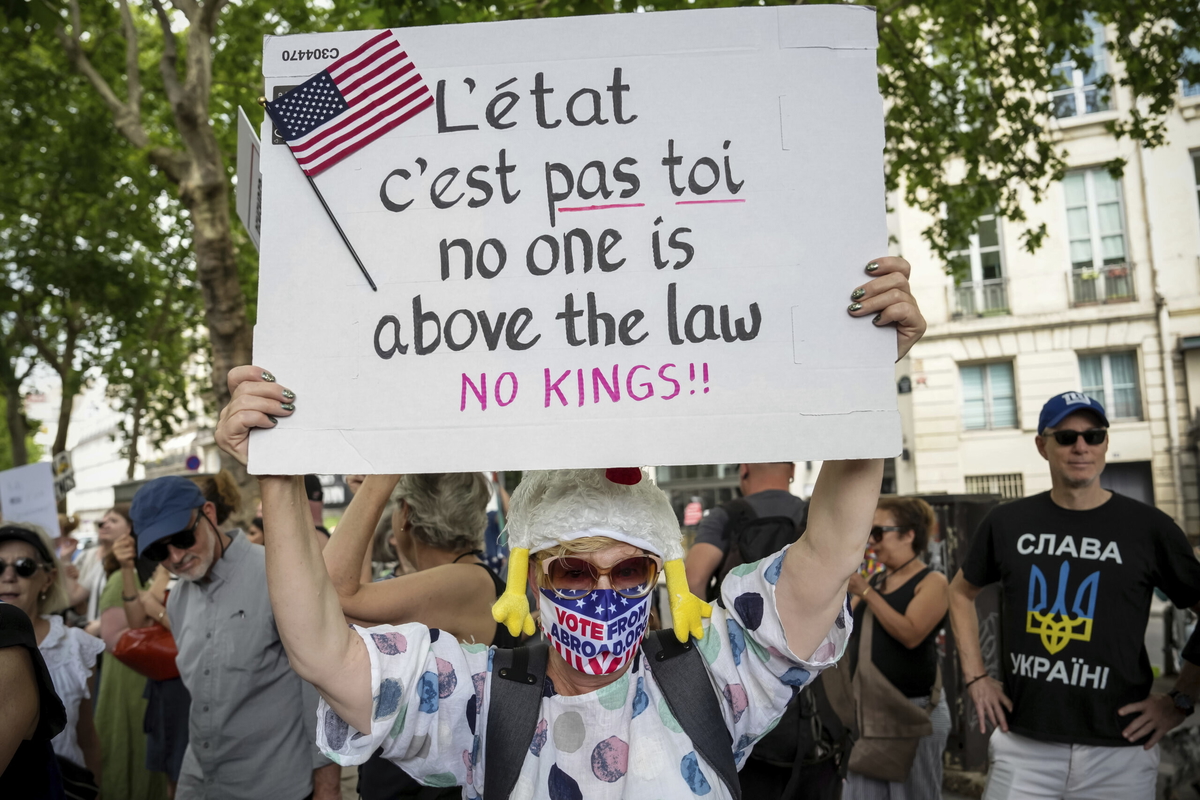 En USA-kritisk demonstration i den franska huvudstaden Paris. Bild från i fjol.