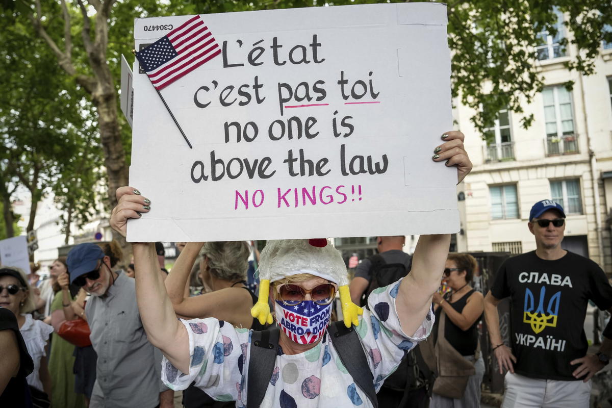 En USA-kritisk demonstration i den franska huvudstaden Paris. Bild från i fjol.