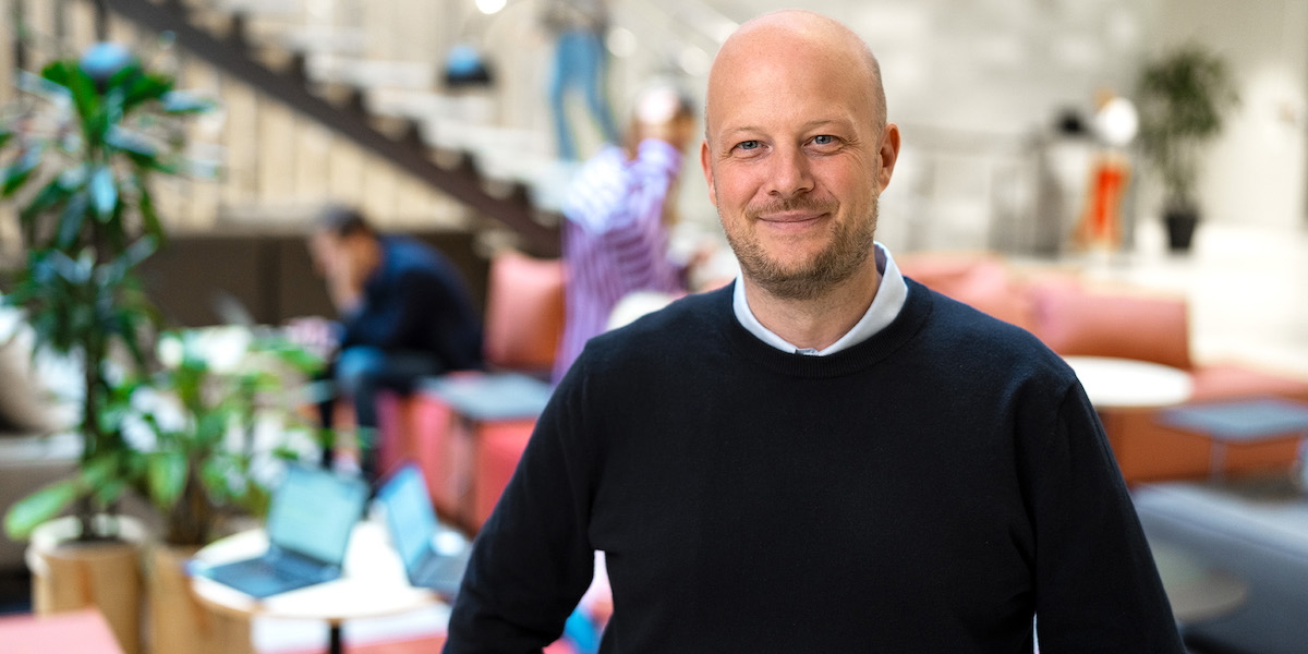 Roland Kristen, produktchef på AMF Pension, han uppmanar dig som funderar på att flytta din tjänstepension att ta med ett viktigt nyckeltal i beräkningen så att det inte slutar med att dina pengar får finansiera andras pensioner.