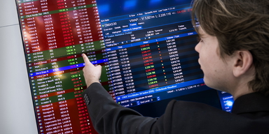 Nasdaq Stockholm, Stockholmsbörsen. Dalande börskurser kan oroa pensionssparare, men tänk på att det inte bara är börsen som påverkar pensionerna.