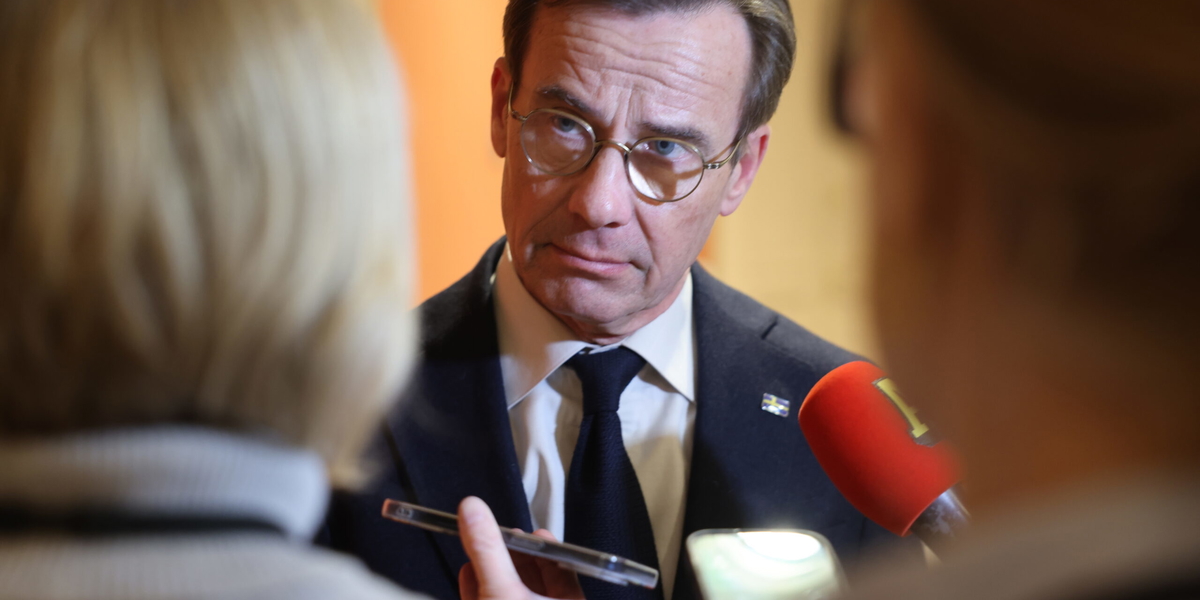 Statsminister Ulf Kristersson (M) möter medier efter möte i EU-nämnden i Sveriges riksdag. 