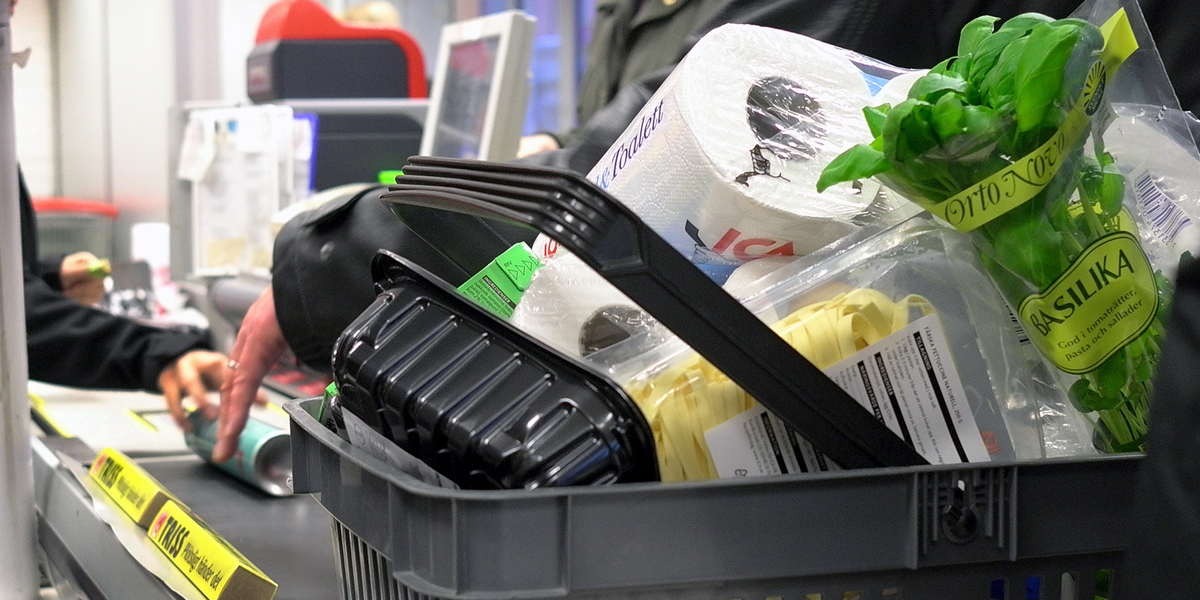 Matpriserna stod i princip stilla under februari, enligt Matpriskollens genomgång. Arkivbild. 