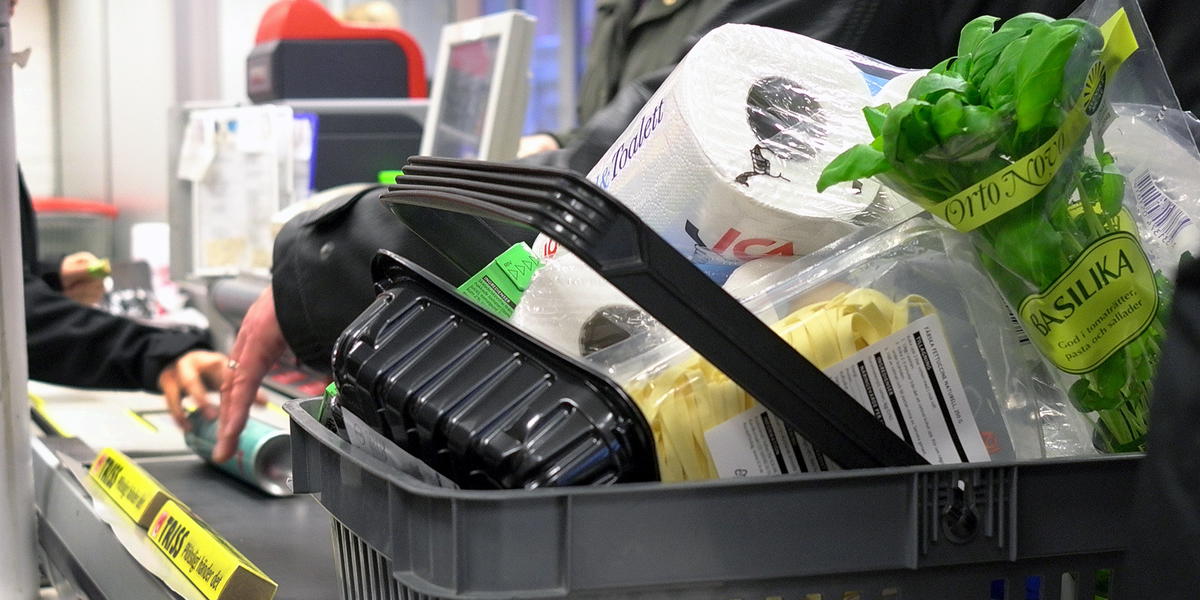 Matpriserna stod i princip stilla under februari, enligt Matpriskollens genomgång. Arkivbild. 