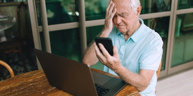 En man funderar. Ta reda på hur din framtida pension påverkas av att du arbetar deltid några år innan du blir pensionär.