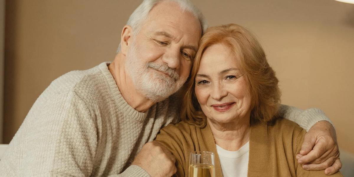 Ett nöjt par. En ny undersökning visar att svenskarnas nöjdhet med pensionssystemet har ökat något.