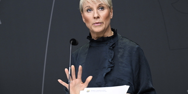 Äldre- och socialförsäkringsminister Anna Tenje (M), hon tycker att det är extremt kontraproduktivt av kommunerna att sluta med lagad mat inom hemtjänsten och säger att det går stick i stäv med vad vetenskap och studier visar.