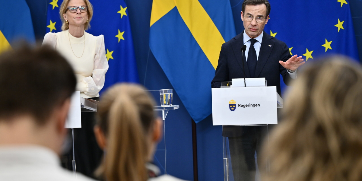 Statsminister Ulf Kristersson (M) och finansminister Elisabeth Svantesson (M) håller en pressbriefing om det ekonomiska läget med anledning av situationen i Mellanöstern.
