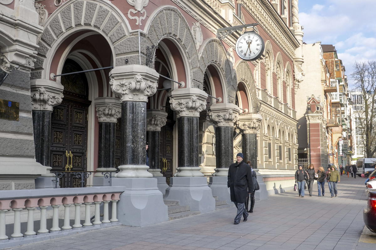 Ukrainas centralbank har varnat för att man snart kommer att behöva trycka nya pengar för direkta lån till regeringen. Arkivbild
