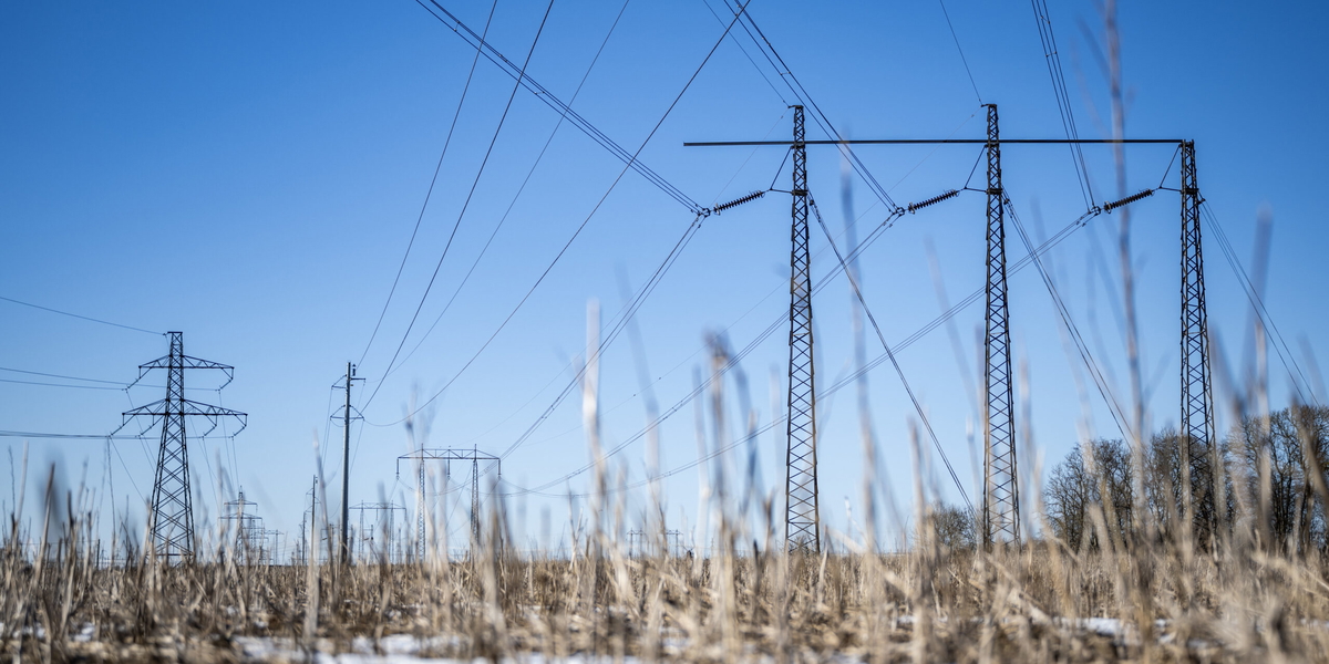 Varmare och sol bra för elpriset, men Irankriget överskuggar. Arkivbild.
