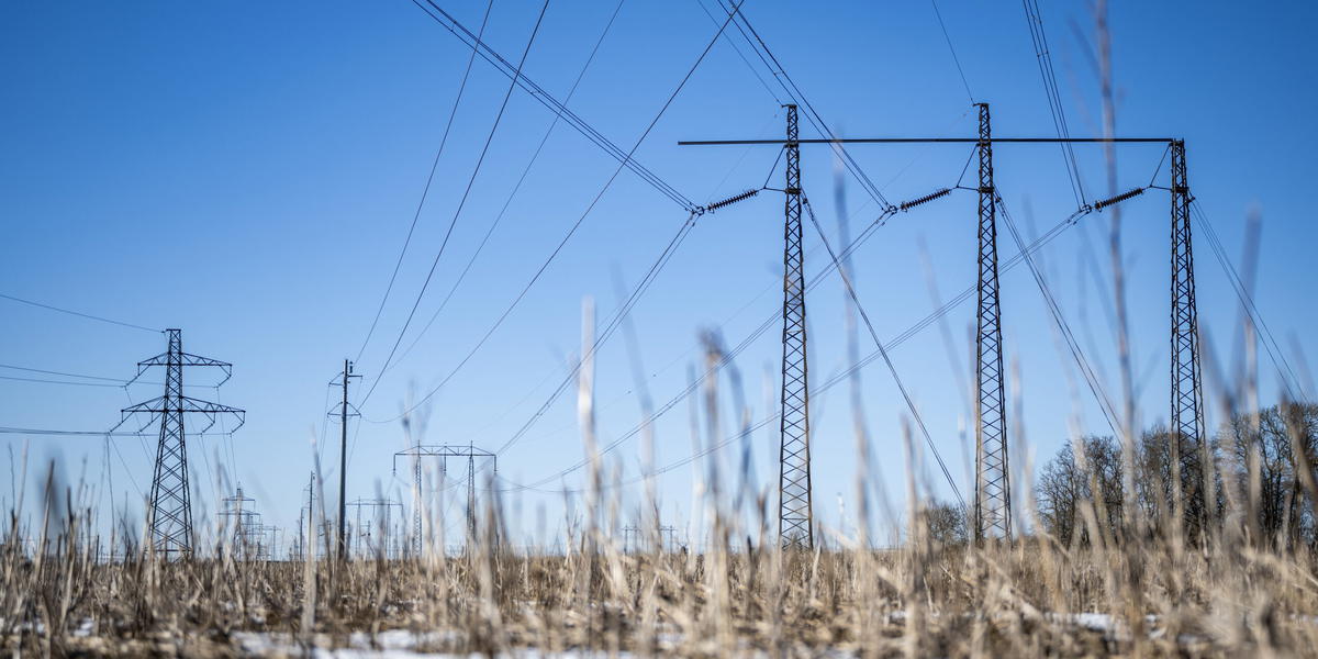 Varmare och sol bra för elpriset, men Irankriget överskuggar. Arkivbild.