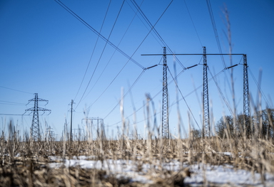 Varmare och sol bra för elpriset, men Irankriget överskuggar. Arkivbild.
