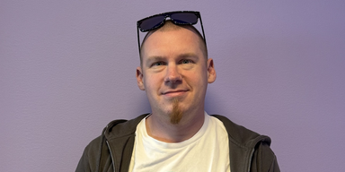 Christoffer Magnerholt, energiexpert på det digitala elbolaget Tibber, som gjort en prisanalys, han säger att elbilen är inte längre bara ett miljöval utan ett plånboksval.