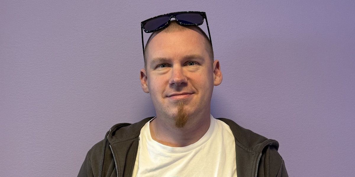 Christoffer Magnerholt, energiexpert på det digitala elbolaget Tibber, som gjort en prisanalys, han säger att elbilen är inte längre bara ett miljöval utan ett plånboksval.