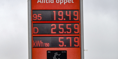 Bensin- och dieselpris i början av april. Sedan USA:s och Israels krig mot Iran inleddes har priserna åkt upp och ner, men mest upp. Den 1 maj inleds en tillfällig skattesänkning.