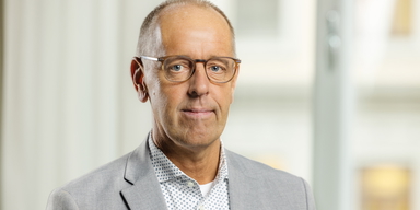 Lars Rahm, enhetschef på Ivo, han säger att det är Ivos uppdrag att genom tillsyn visa på brister och med myndighetens medel se till att det blir bättre, men att det ytterst är de folkvalda politikernas ansvar att säkerställa att deras kommuninvånare får god och säker omsorg.