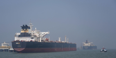 Få fartyg har under Irankriget kunnat köra genom Hormuzsundet. Ett undantag var Liberia-flaggade fartyget Shenlong, som kunde leverera saudisk olja till Indien den 12 mars.