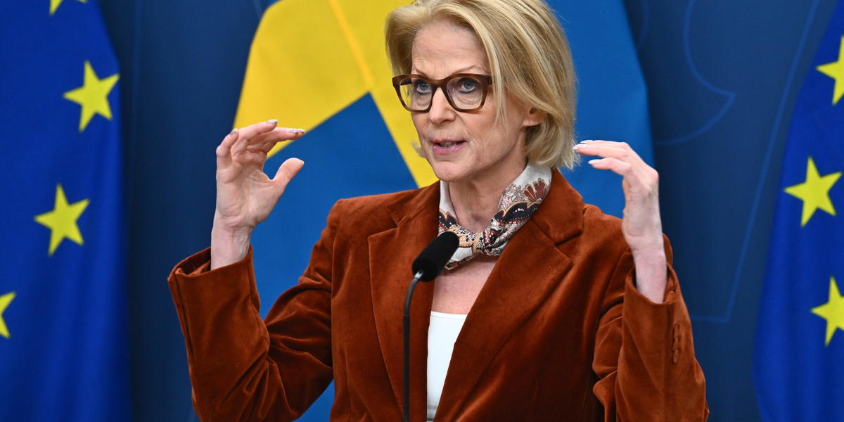 Finansminister Elisabeth Svantesson (M) på en pressträff förra veckan om de ekonomiska konsekvenserna av kriget i Iran. 