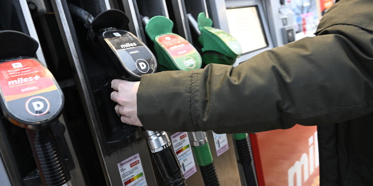 Ingen fred i sikte i Mellanöstern skapar ett tryck uppåt på svenska priser på diesel och bensin. Arkivbild.