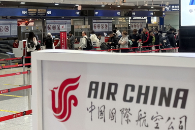 Passagerare som ska flyga från Peking med Air China tidigare i veckan.