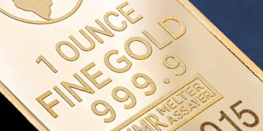 En guldtacka. En kommunalanställd trädgårdsmästare hittade tio guldtackor på ett troy-uns vardera, liggande i gräset när han klippte det, efter sex månader utan att ägaren återfunnits återgår de nu till kommunen och inte till upphittaren.