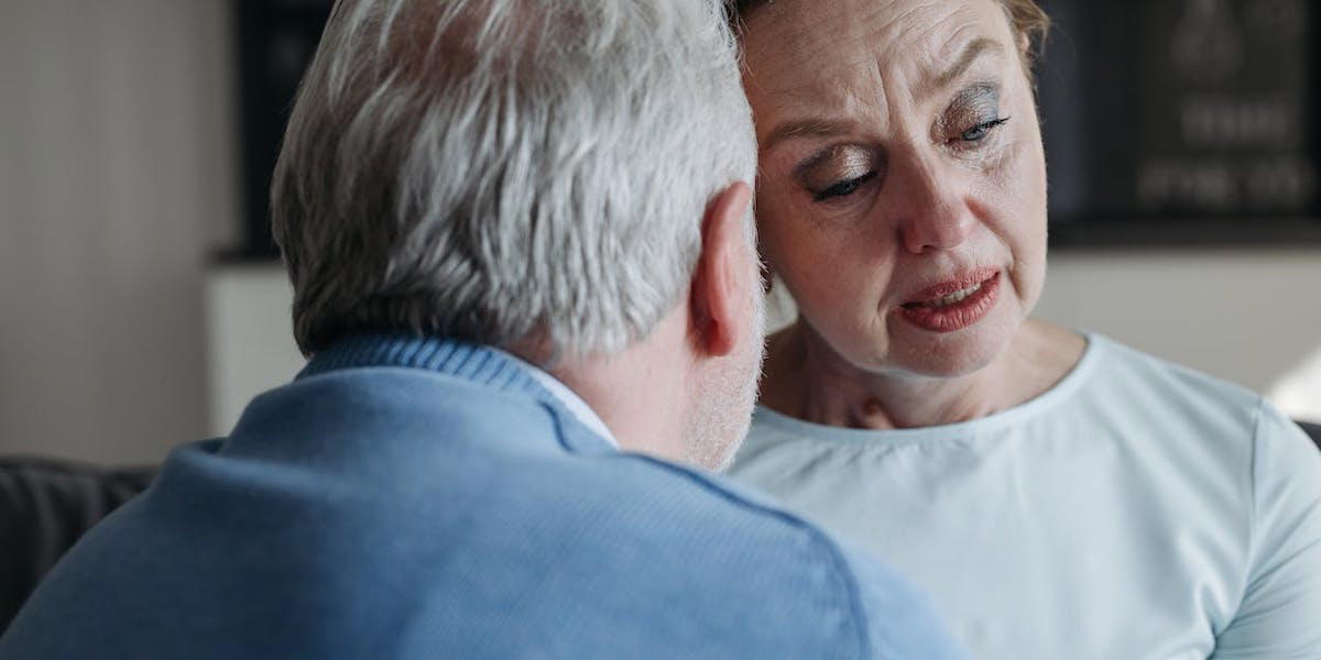 Ett par grälar. Enligt en ny undersökning har hälften av alla par någon gång bråkat om pengar.