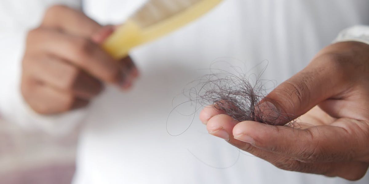 En person har drabbats av håravfall