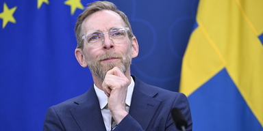 Socialminister Jakob Forssmed (KD), under en pressträff för att presentera vårdsatsningar i vårändringsbudgeten som bland annat innehåller ett vaccinationspaket för personer över 65.