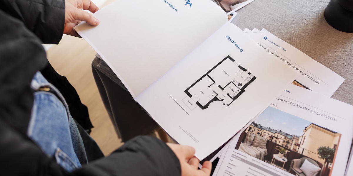 Lägenhetsvisning på Kungsholmen. Fler avgiftshöjningar, räntehöjningar och otillräcklig kompetens hos styrelsen, det är några saker som bostadsrättsägare oroar sig för.