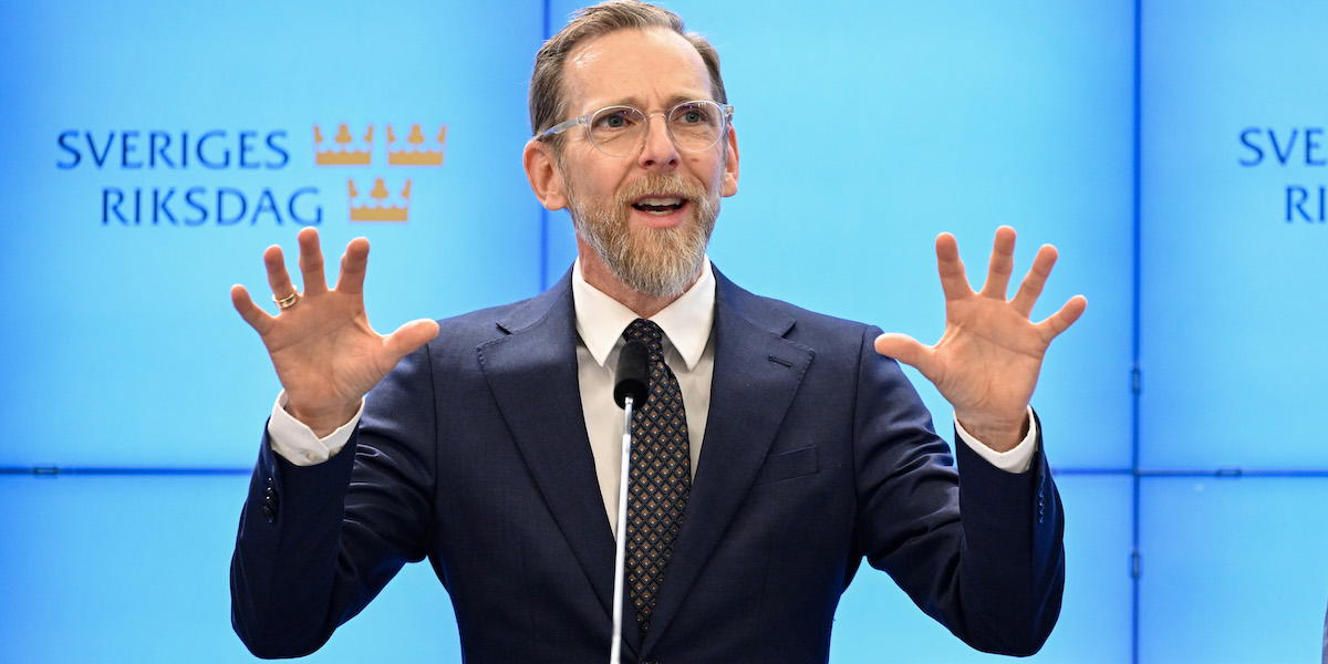 Socialminister Jakob Forssmed (KD), han anser att den nya tillståndsplikten för privata tandvårdsföretag är viktig för att värna om patientsäkerheten och hålla oseriösa aktörer borta från marknaden. Sedan lagändringen infördes har dock inte en enda ny privattandvårdsklinik öppnats i Sverige.