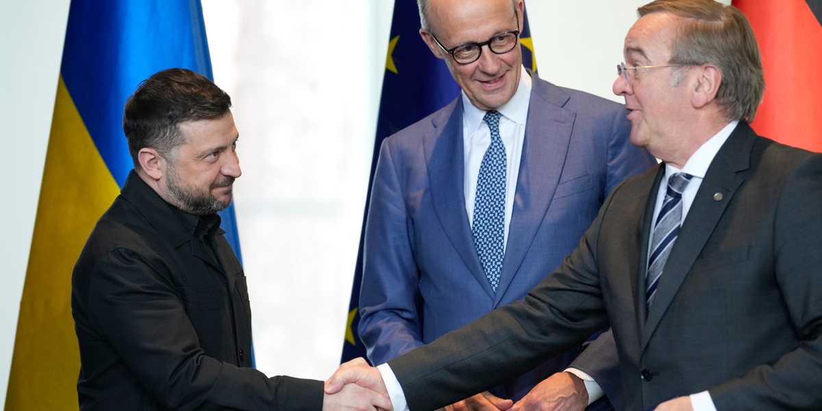 Ukrainas president Volodymyr Zelenskyj träffar Tysklands förbundskansler Friedrich Merz och försvarsminister Boris Pistorius i Berlin.