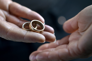 "Vid stora, livsförändrande situationer behöver man prata om de stora ramarna i ekonomin", säger Magnus Hjelmér på Icabanken. Arkivbild. 