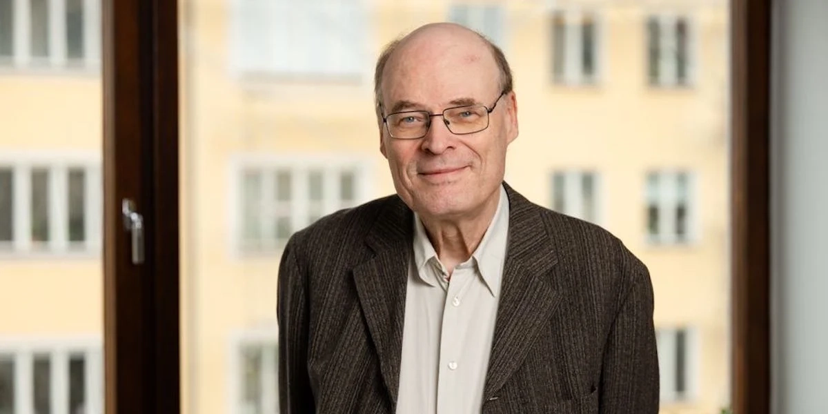 Per Skedinger, docent i nationalekonomi vid Ratio, han säger att arbetsmarknaden inte erbjuder rätt typ av jobb för seniorer och att det både är en förlust för individen och för samhället som helhet.