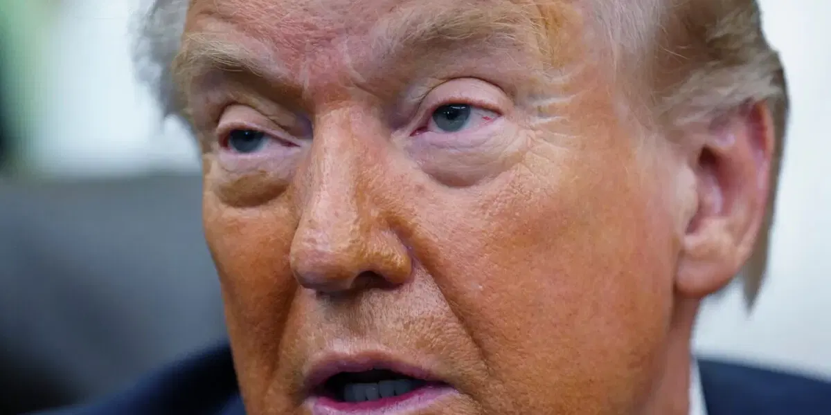 President Donald Trump stoppar insatsen i Hormuzsundet. Bild från tisdagen.