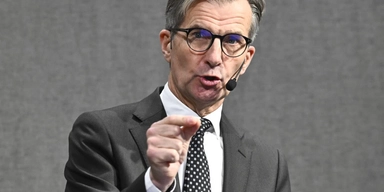 Riksbankschefen Erik Thedéen i samband med en pressträff. Arkivbild. 