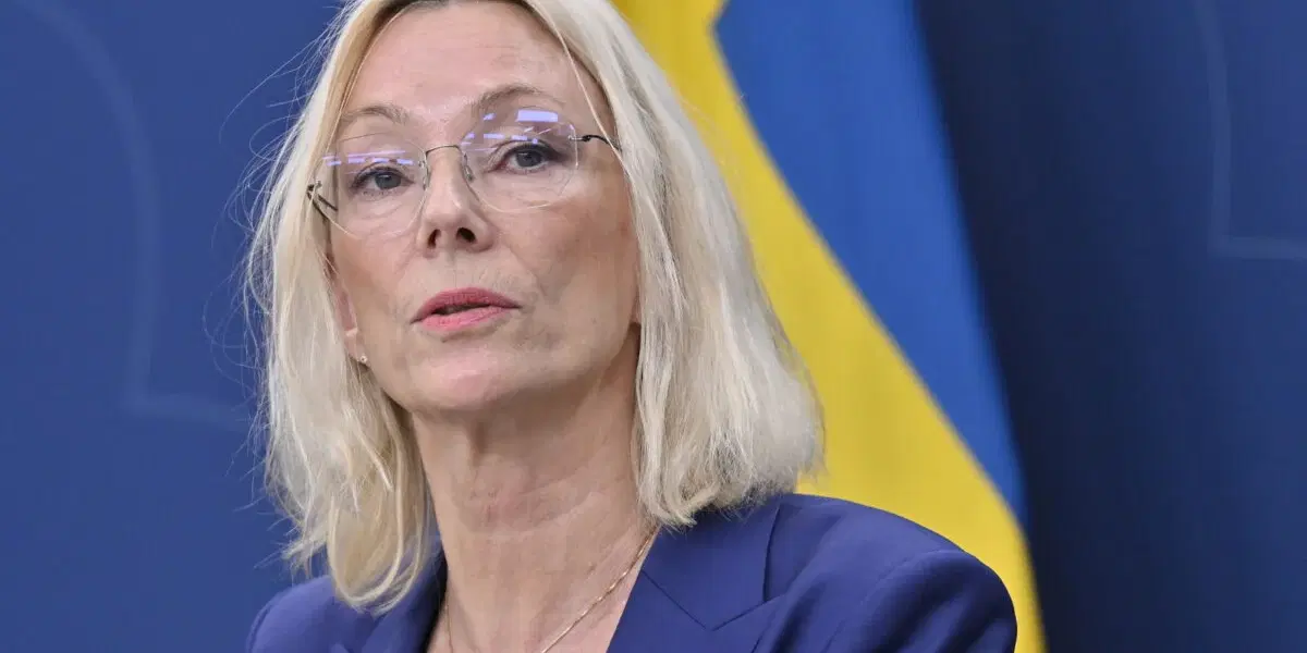 Riksgälden, med chefen Karolina Ekholm, höjer sin prognos för statens lånebehov och sänker tillväxtprognosen för svensk ekonomi. Arkivbild.