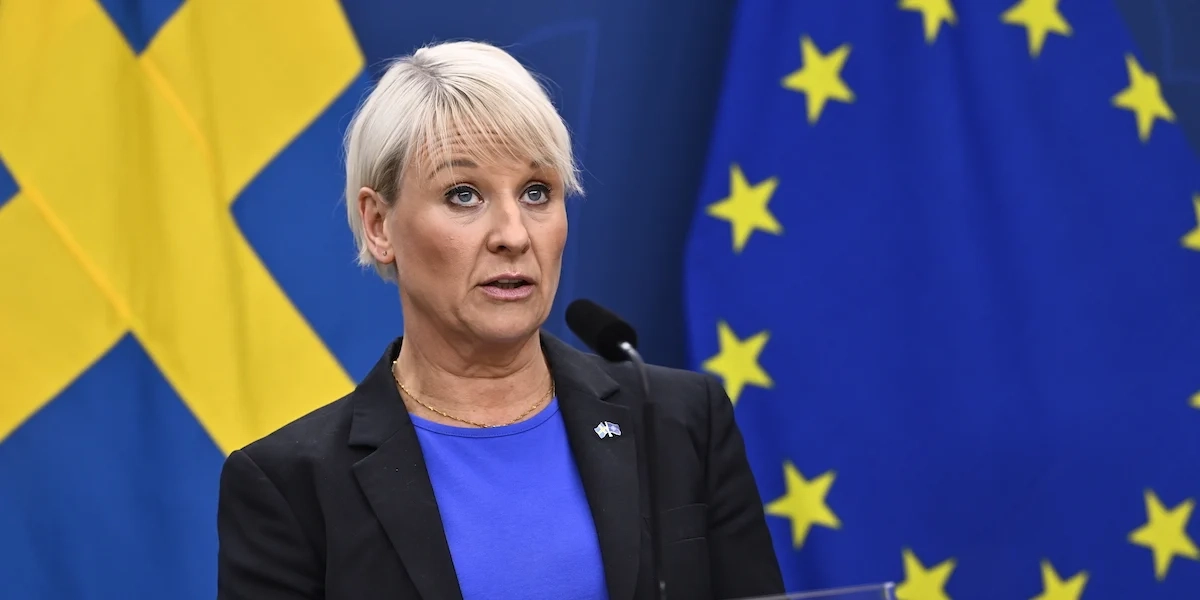 Äldre- och socialförsäkringsminister Anna Tenje (M), hon har svarat på en skriftlig fråga om hur regeringen ska öka förtroendet för pensionssystemet.