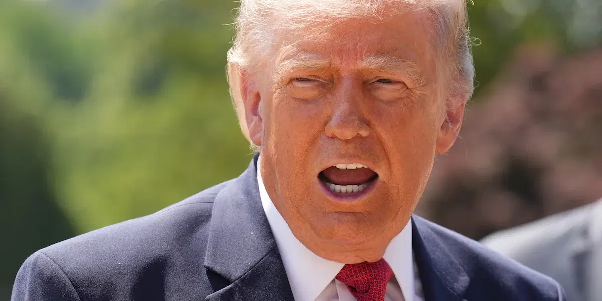 USA:s president Donald Trump. Den amerikanska senaten lägger fram resolution för att begränsa Donalds Trumps krigsmakt i Iran