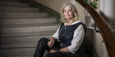 Socionomen och sexologen Malena Ivarsson, hon ger råd till en kvinna som fortfarande gör allt hushållsarbete trots att både hon och hennes man nu är lediga eftersom de är pensionärer