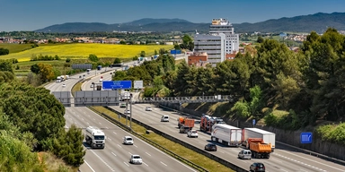 Motorvägen AP-7, som även kallas Autopista del Mediterráneo, alltså Medelhavsmotorvägen. Bilden har beskurits på höjden