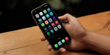En mobil med enmassa appar.