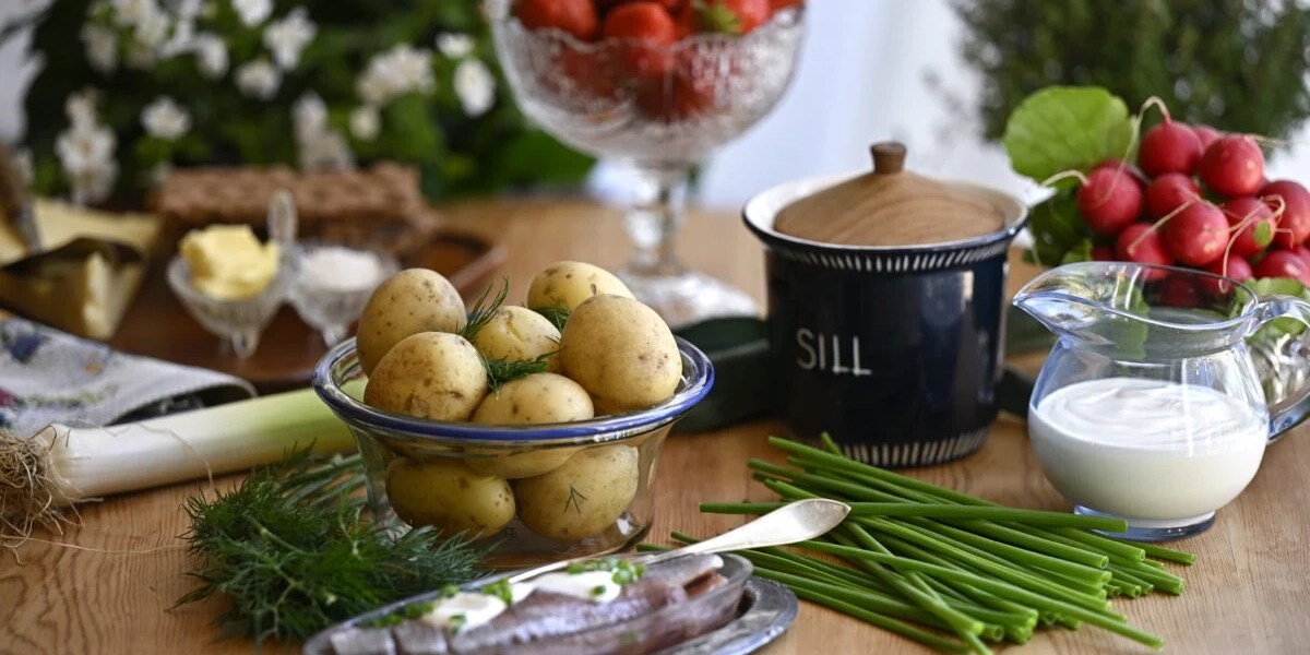 Midsommarmaten är billigare i år än föregående år. Arkivbild.