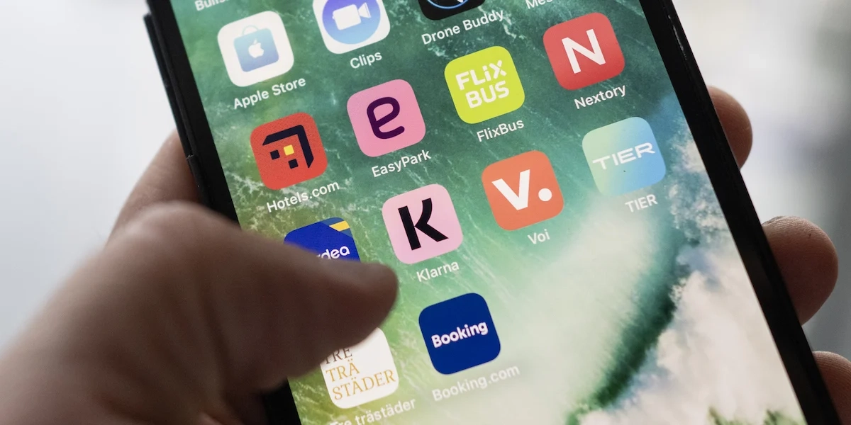 en mobil med appar.