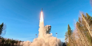 Testskjutning av en interkontinental ballistisk robot inom ramen för Rysslands kärnvapensatsningar 2025.