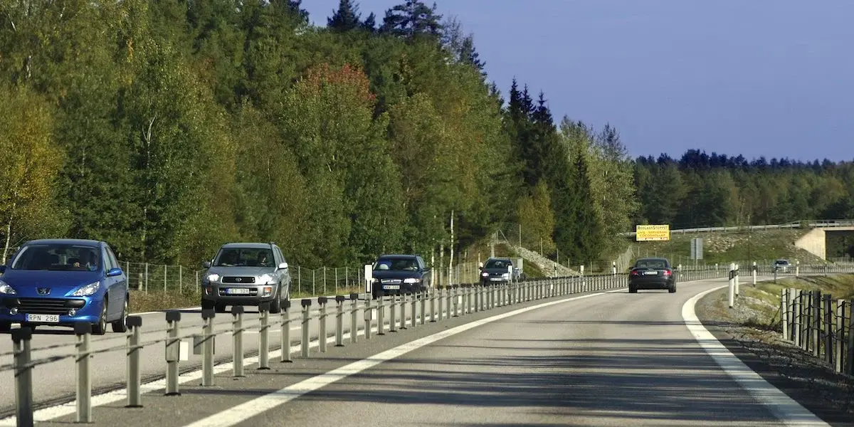 Norrtäljevägen. Om du får motorstopp på en motorväg är det något du absolut inte ska göra.