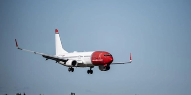 Ett flyg på väg att landa på Oslos flygplats Gardemoen. Arkivbild.