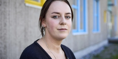 Studenten Alexandra Berntling, 25, har blivit drillad i att hålla utkik efter rabatter och handla i matbutiker när varor precis kommit in – eftersom de billigaste varorna går åt först.