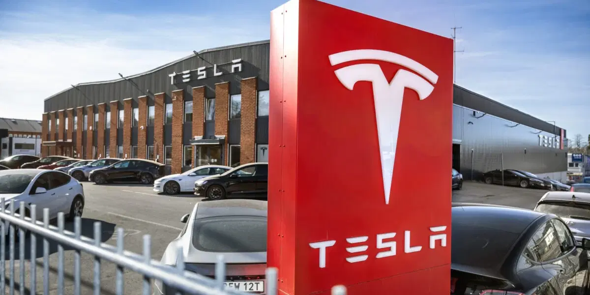 Tesla har använt metoder för att stoppa strejken som man inte sett i Sverige på 100 år, enligt eli-Pekka Säikkälä, avtalssekreterare LO. Arkivbild.