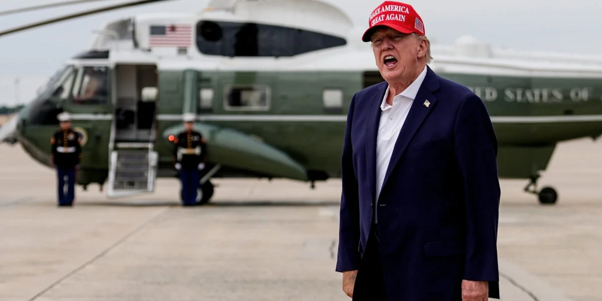 USA:s president Donald Trump på Andrews Air Force Base i Maryland på söndagen.