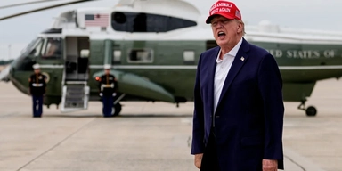 USA:s president Donald Trump på Andrews Air Force Base i Maryland på söndagen.