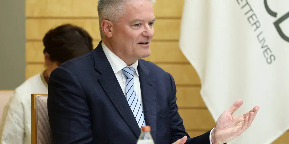 Ny prognos från OECD, med generalsekreterare Mathias Cormann. Arkivbild